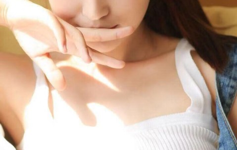 怀孕初期拉头发对宝宝有害吗（怀孕早期拉头发对宝宝有害吗）